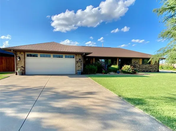 513 9th Street Cir, Hydro, OK 73048