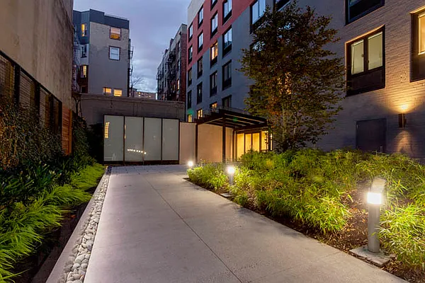 Rented by Mirador Real Estate | media 21