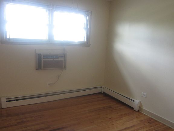 3rd image of 36 King Arthur Ct APT 8