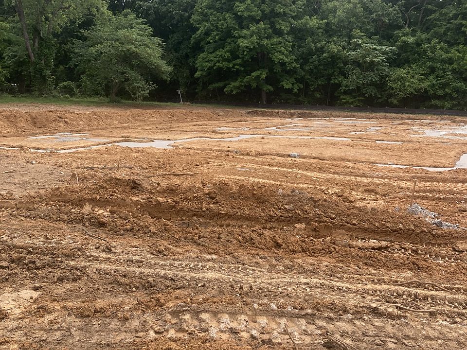 2nd image of 700 Hill Rd