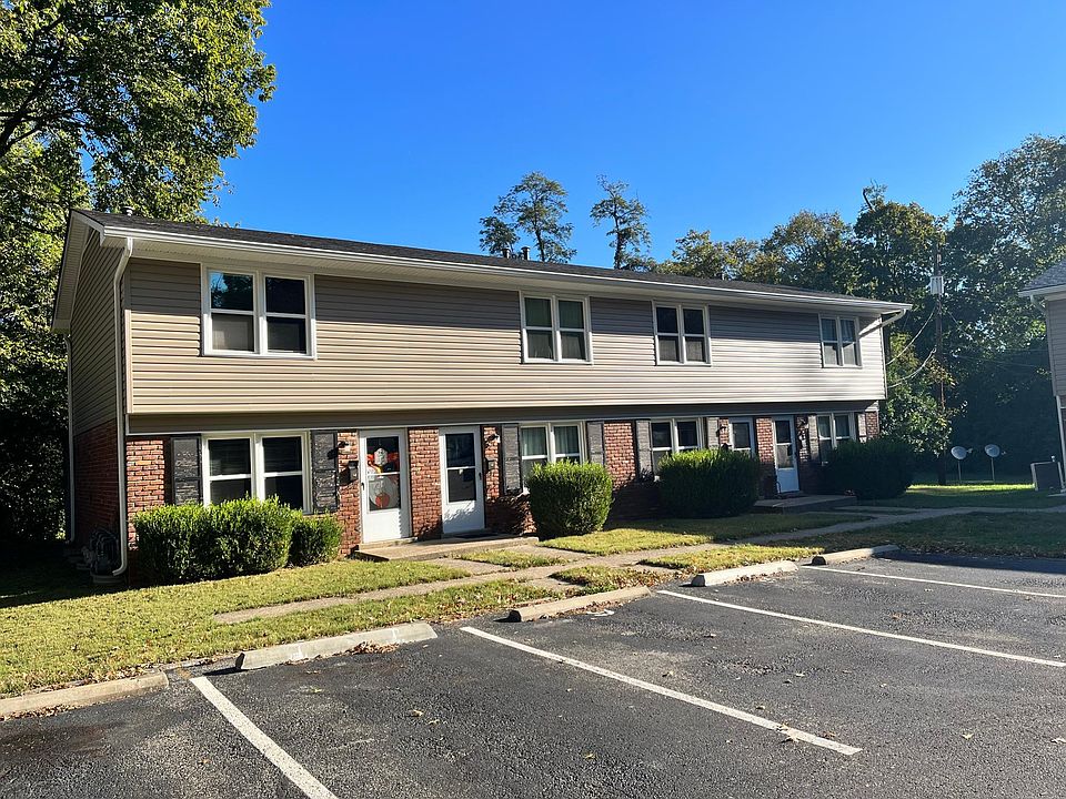 1st image of 115 Woodlawn Dr #8