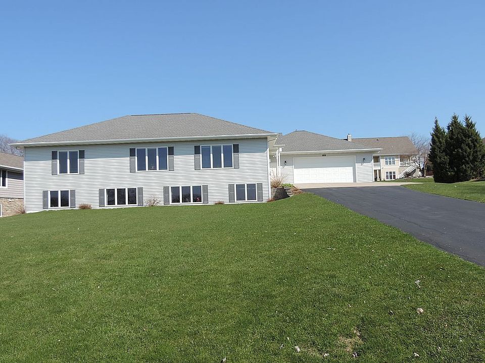 Home facing bay of Green Bay