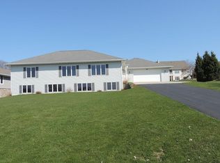 2868 Nicolet Dr, Green Bay, WI 54311