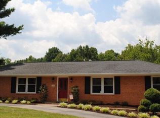 1905 McVitty Rd, Salem, VA 24153