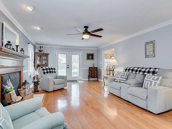 5th image of 519 Greenbriar Dr