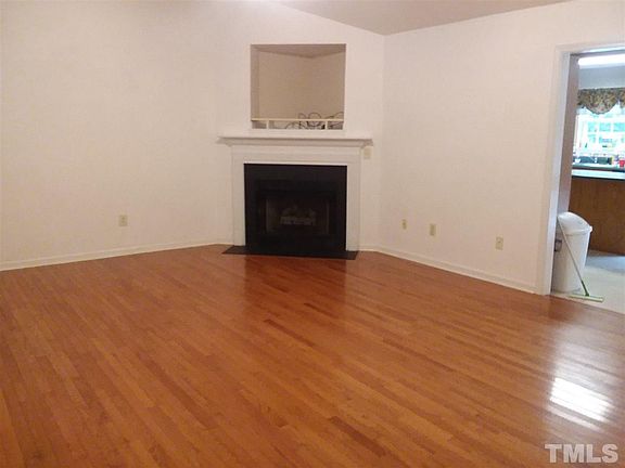 5th image of 1201 Foxhaven Dr