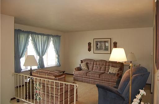 5th image of 436 Flagstaff Dr