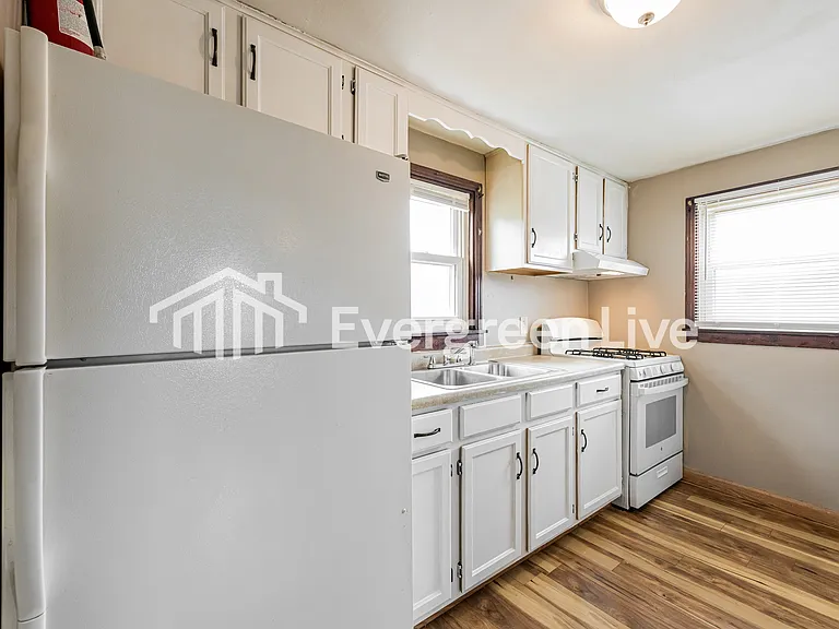 712 Lynda Ln — Photo 7