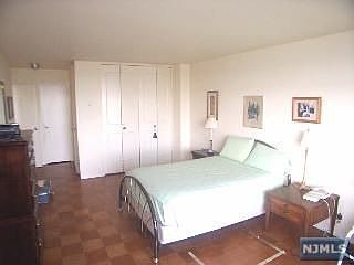 5th image of 2077 Center Ave APT 22G