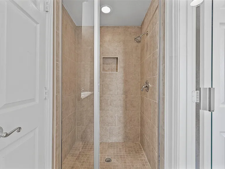 4404 Honfleur Ct — Photo 15
