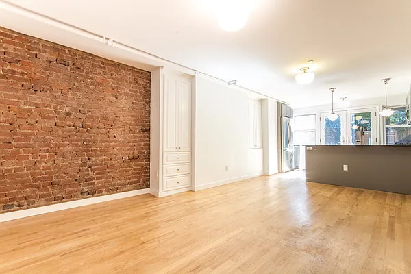 Rented by Twyford Real Estate | media 16