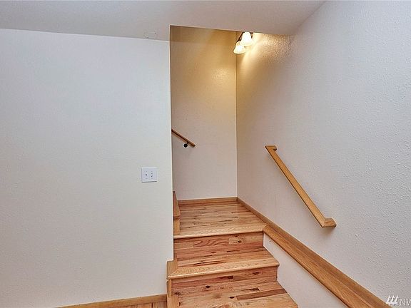 3rd image of 14009 Lakeview Way N