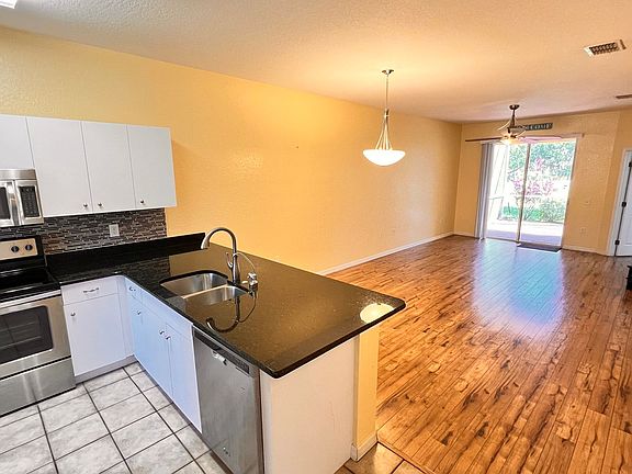 3rd image of 266 Grand Rapids Dr