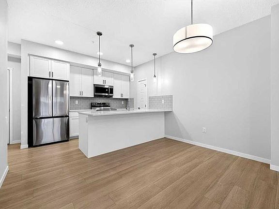 3rd image of 33 N Carringham Gate NW #3413