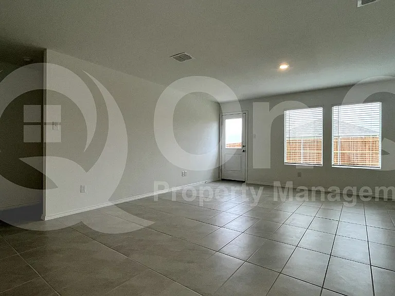 303 Ashbrook Way — Photo 7