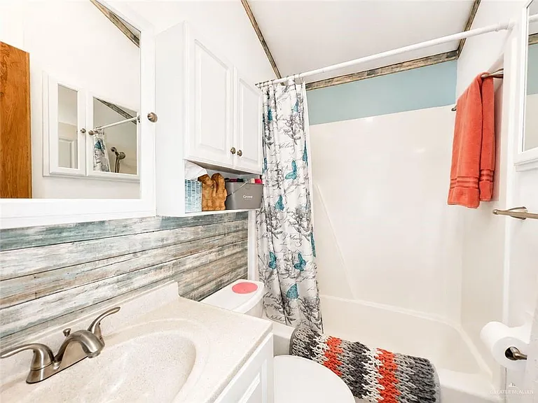 212 London Ave — Photo 9
