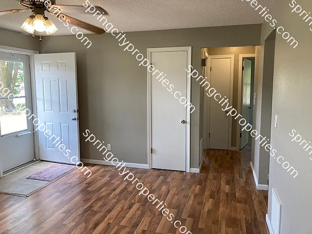 3 bed, 1182 sqft, $985 — Photo 2