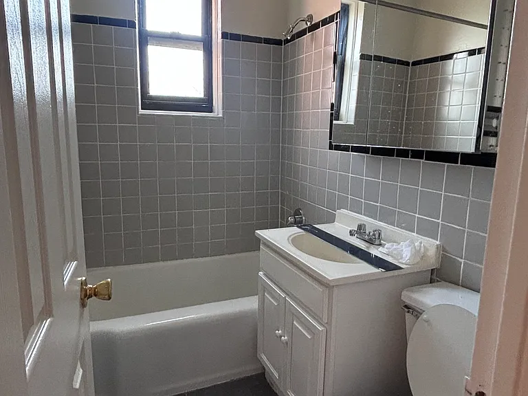 61-88 Dry Harbor Rd #1B — Photo 2
