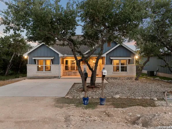 986 Paradise Dr, Canyon Lake, TX 78133
