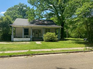 1604 N 3rd Ave, Laurel, MS 39440