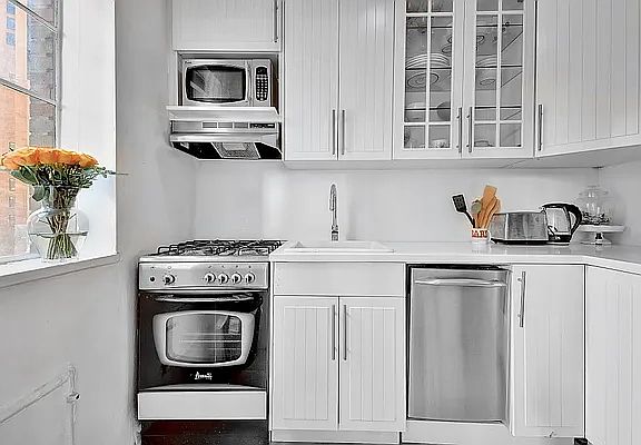 5th image of 10 Park Ave #6G