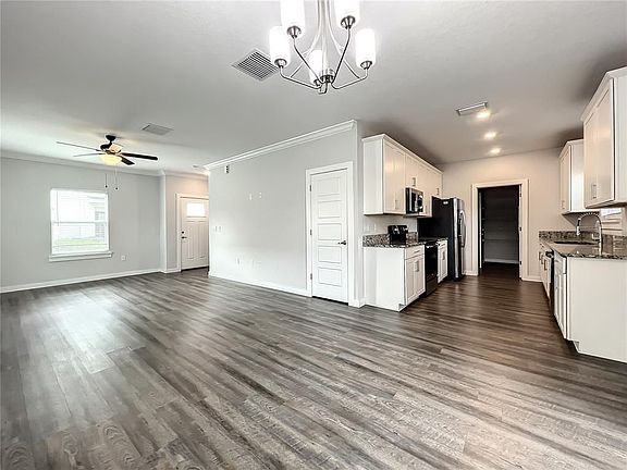 4th image of 3715 W Wisconsin Ave #4