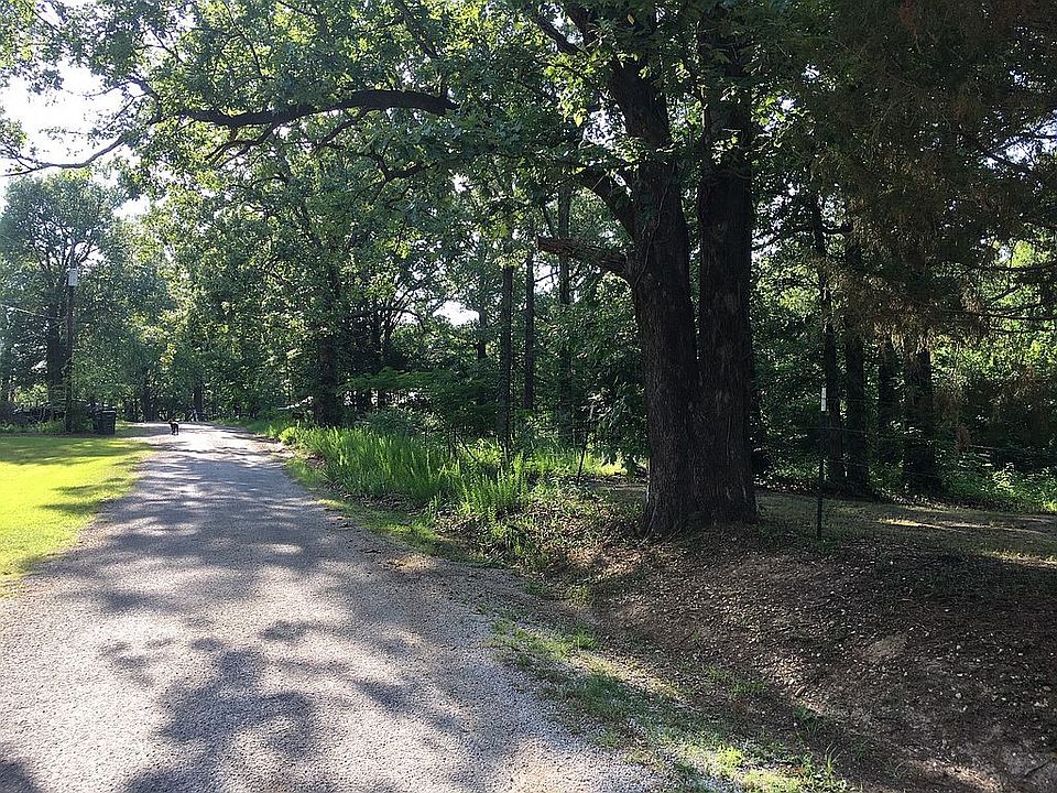 2nd image of 300 Bell Rd