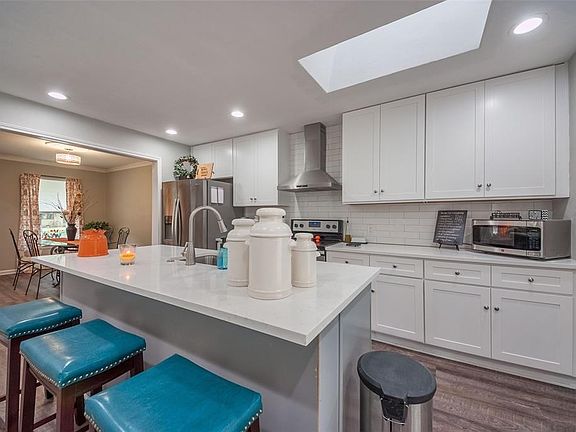 5th image of 417 Grace Dr