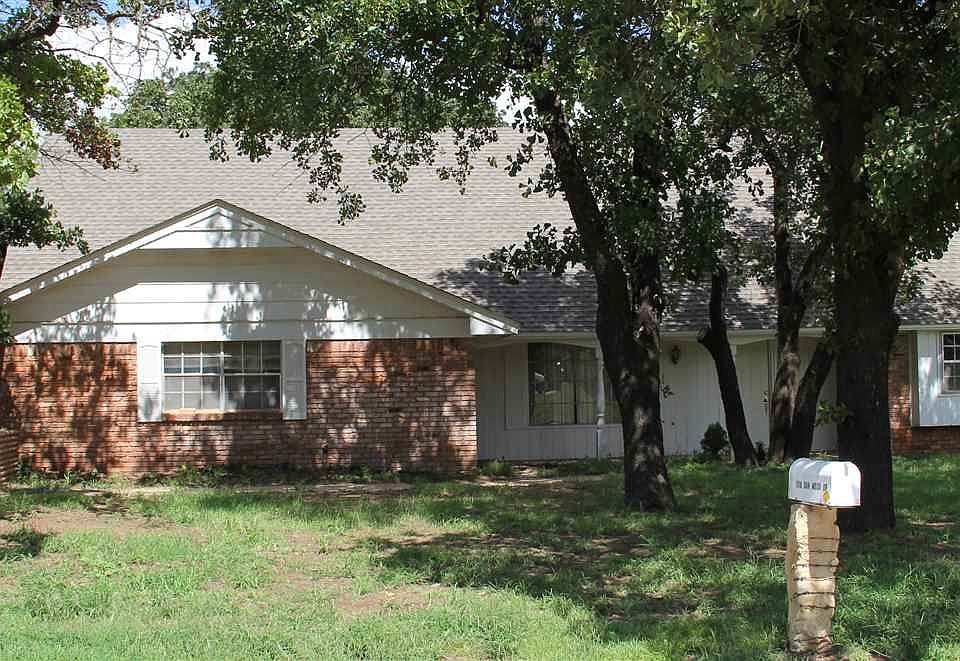 1st image of 119 Oakwood Dr