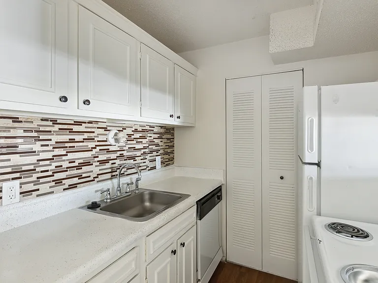 Overlook Apartments — Photo 23