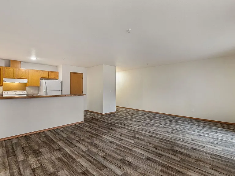 804 Sussex Ave E — Photo 9