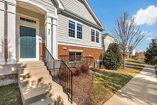 1st image of 37 Arcadia Ln