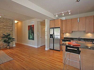 4th image of 837 N Washtenaw Ave Fl 1