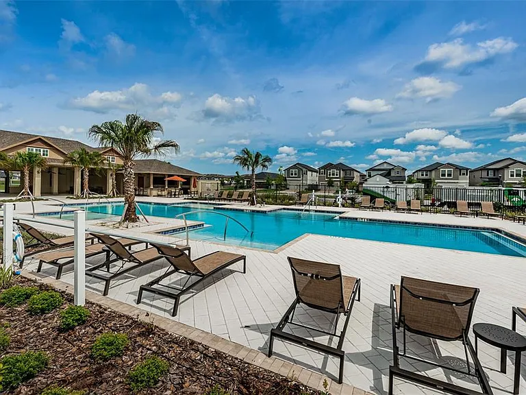 8327 Crescent Oaks Dr — Photo 48