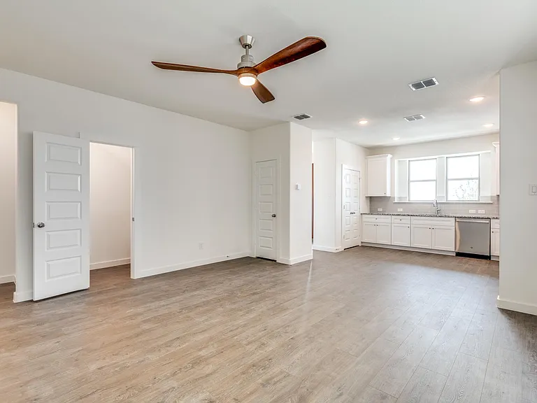 4807 Alliance St — Photo 5