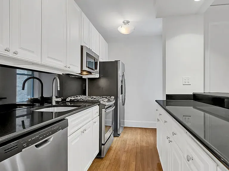 226 E 70th St #4A — Photo 4