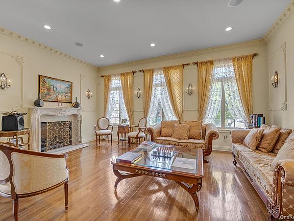 3rd image of 760 Hillcrest Place