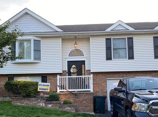 2916 Golden Fleece Dr, Pasadena, MD 21122