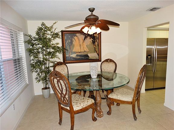 4th image of 1408 Coral Oak Ln #904