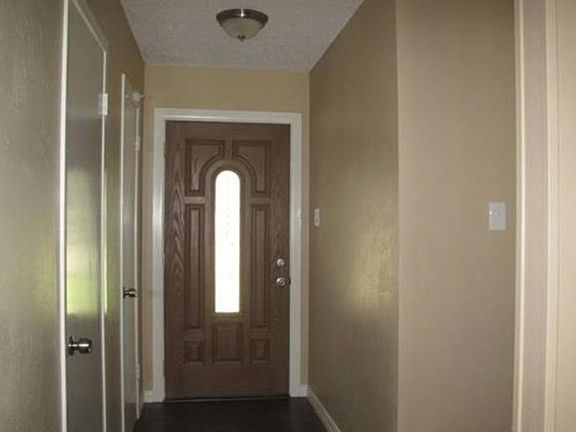 2nd image of 722 N Lisa Ln