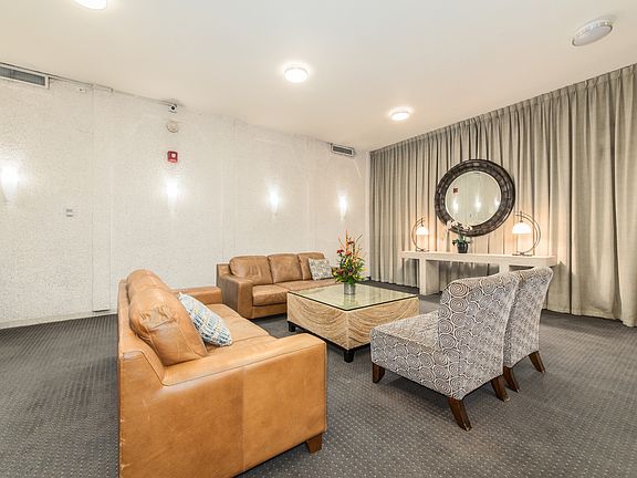 4th image of 6007 N Sheridan Rd APT 25D