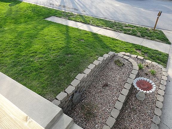 3rd image of 825 N Sioux Ave