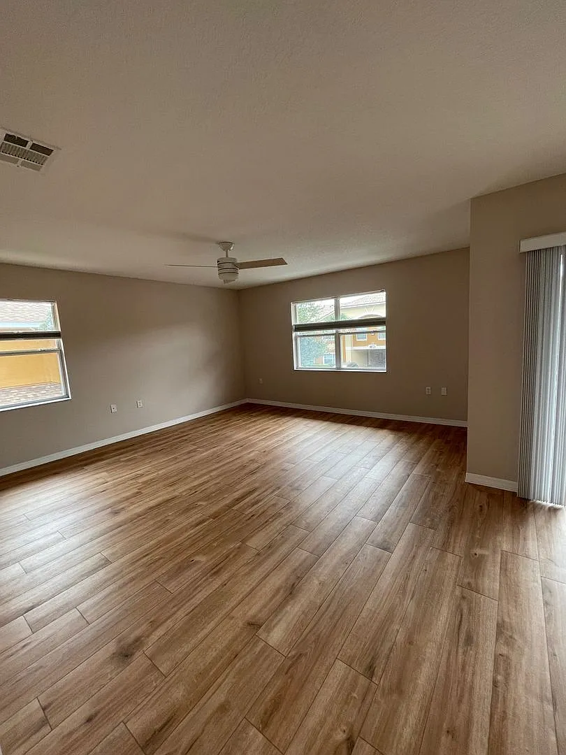 Beautiful 2/2 Condo, Gated community and community pool! — Photo 4