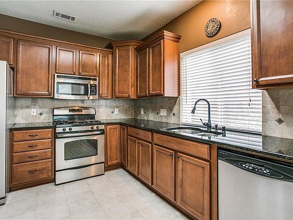 4th image of 118 Bardwell Dr