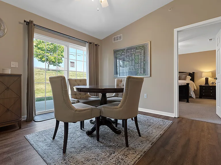 Redwood Westfield Myra Way — Photo 11