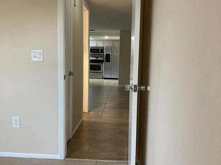 7010 Oakshire Dr — Photo 27