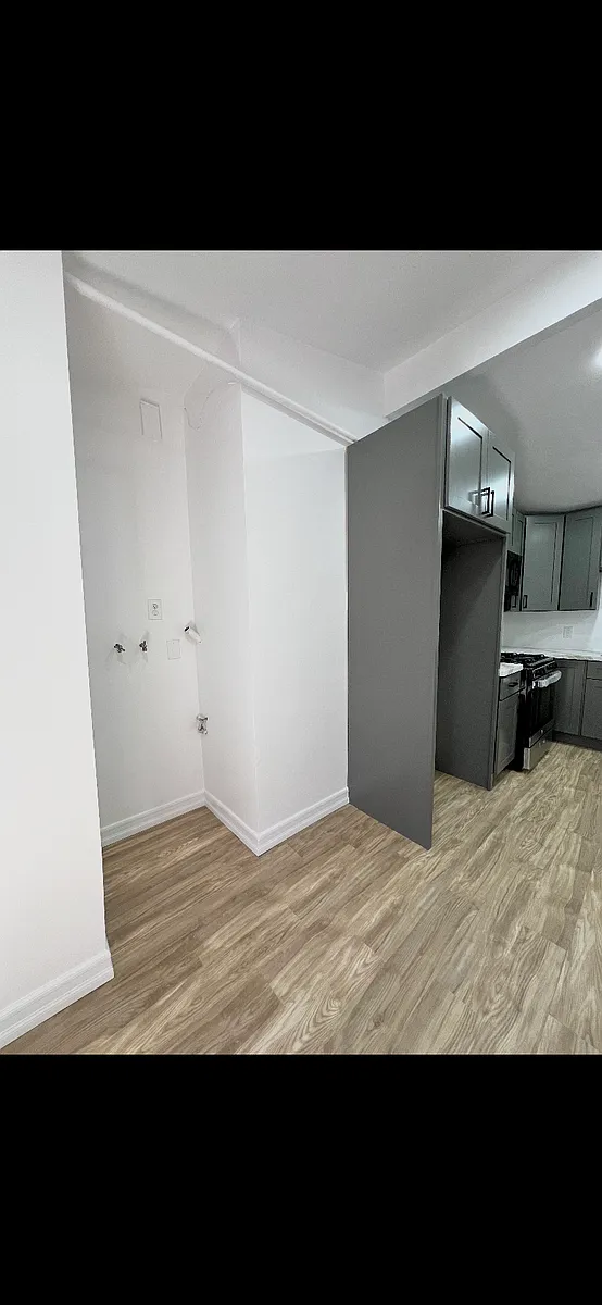 Building Photo - Plumwood Ave