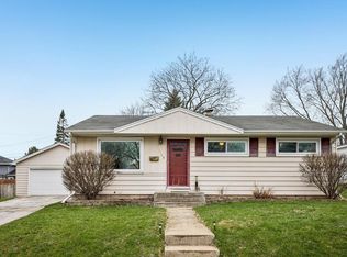 1124 Aspen Dr, Waukesha, WI 53188