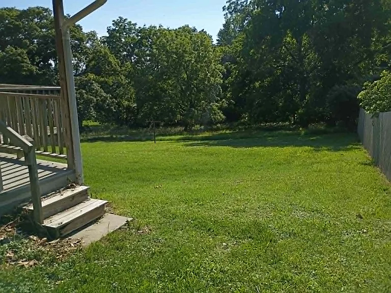 2710 NE Park St — Photo 3