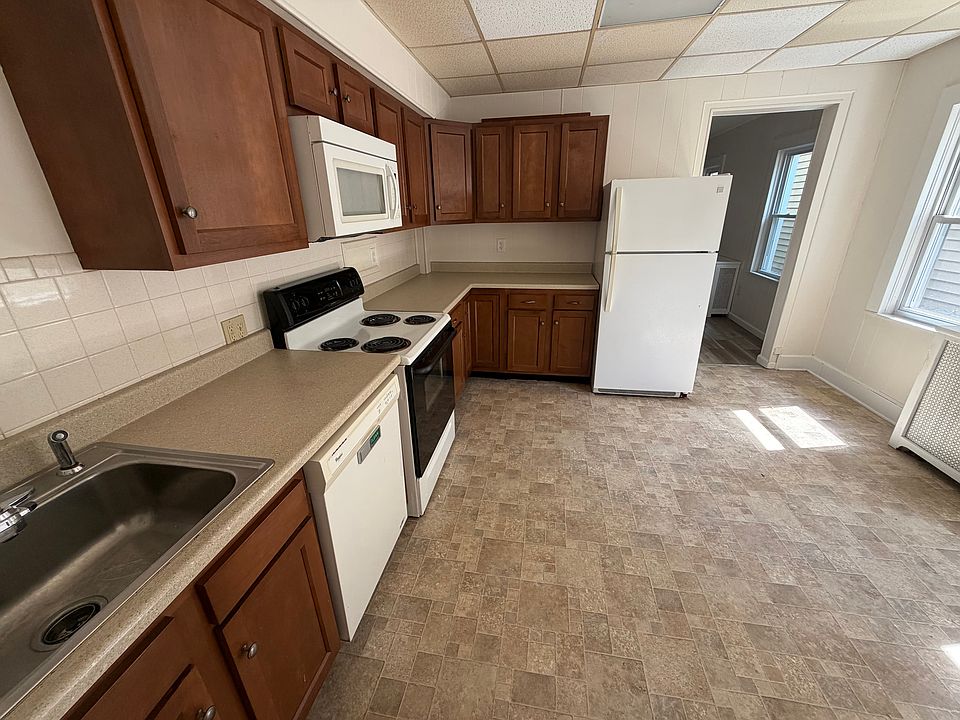 1st image of 209-211 W Grove St #209
